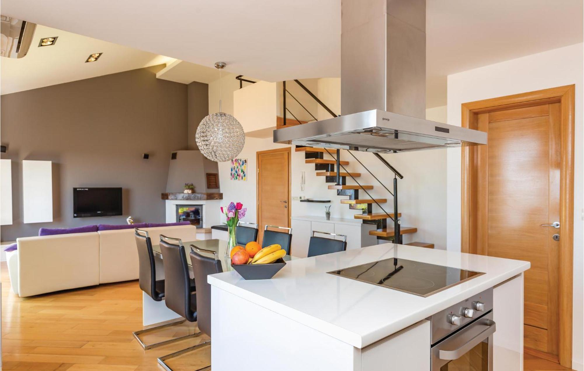 Lovely Apartment In Makarska With Kitchenette Exterior photo