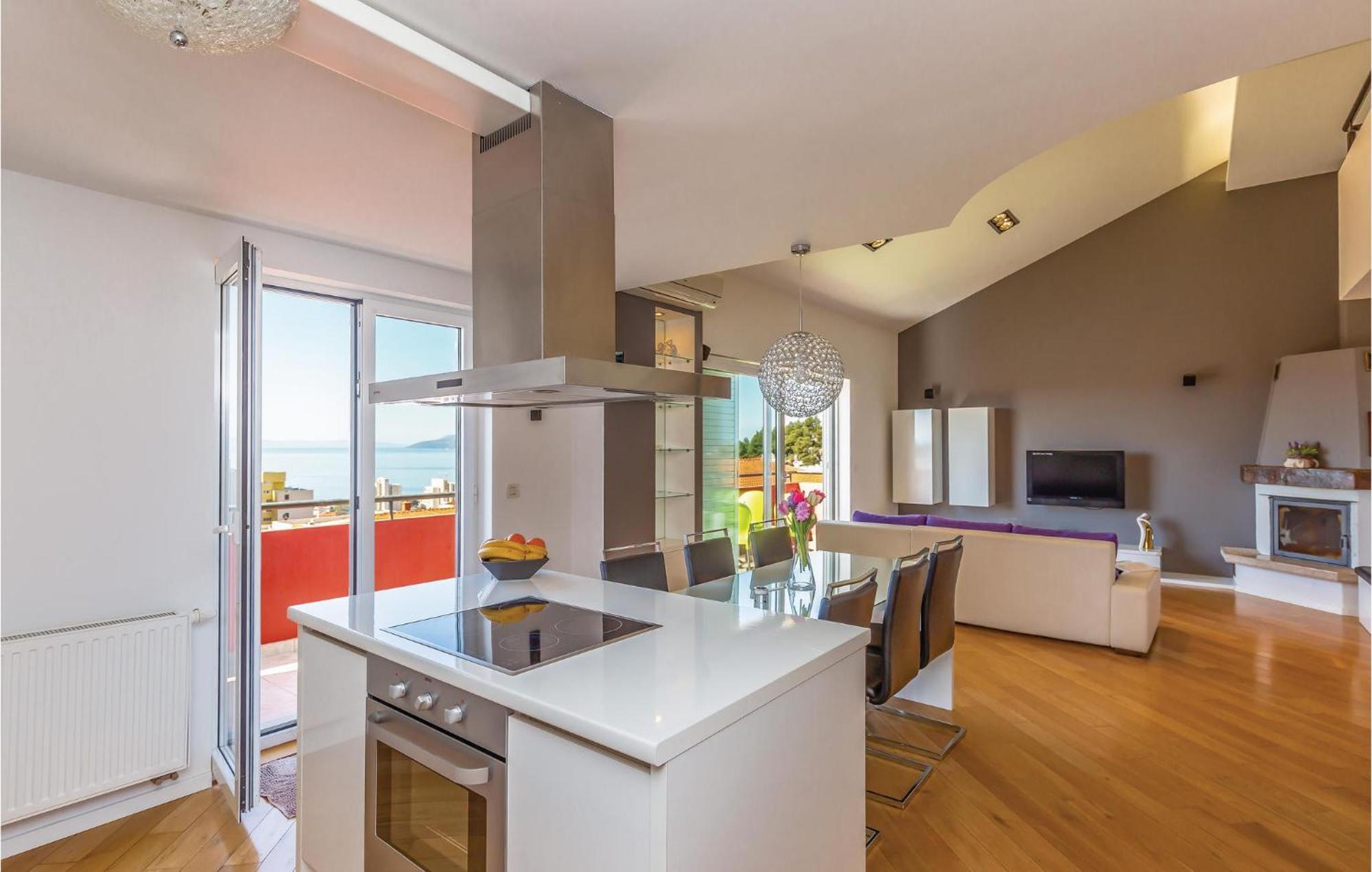 Lovely Apartment In Makarska With Kitchenette Exterior photo