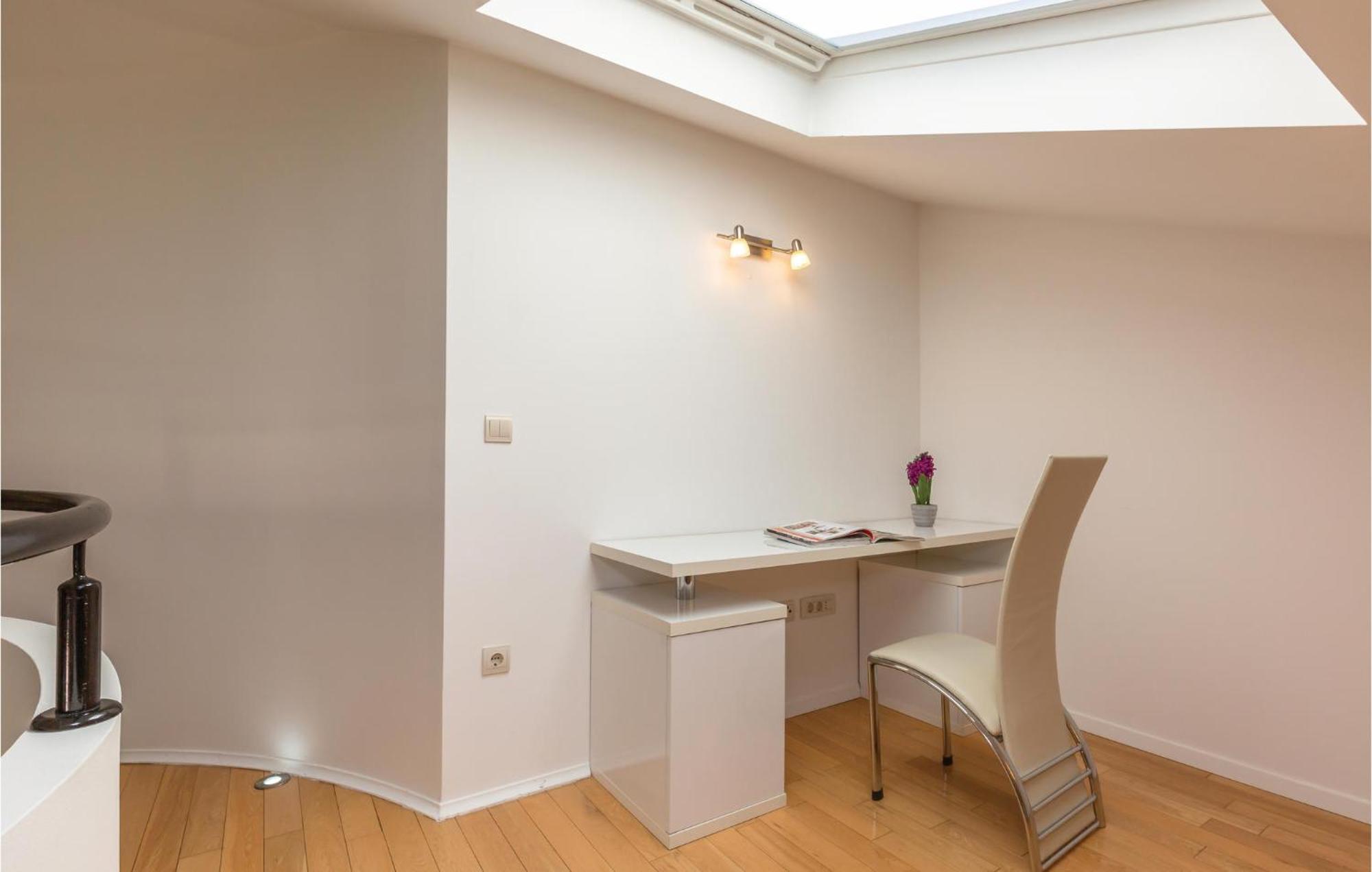 Lovely Apartment In Makarska With Kitchenette Exterior photo