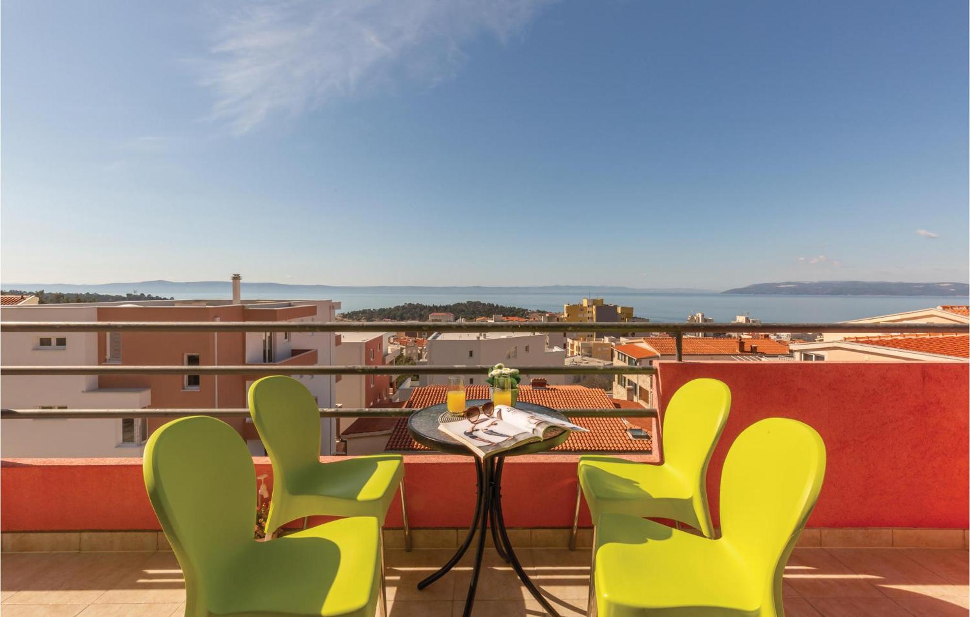 Lovely Apartment In Makarska With Kitchenette Exterior photo